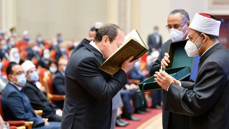 المتحدث الرئاسي ينشر صورًا لحضور الرئيس السيسي احتفالية المولد النبوي الشريف