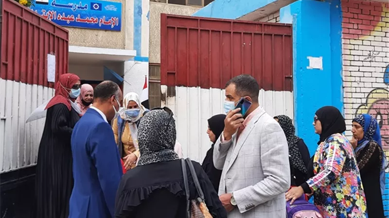 الفولى وعمارة يتفقدان انتظام العملية التعليمية فى السويس.. بالصور
