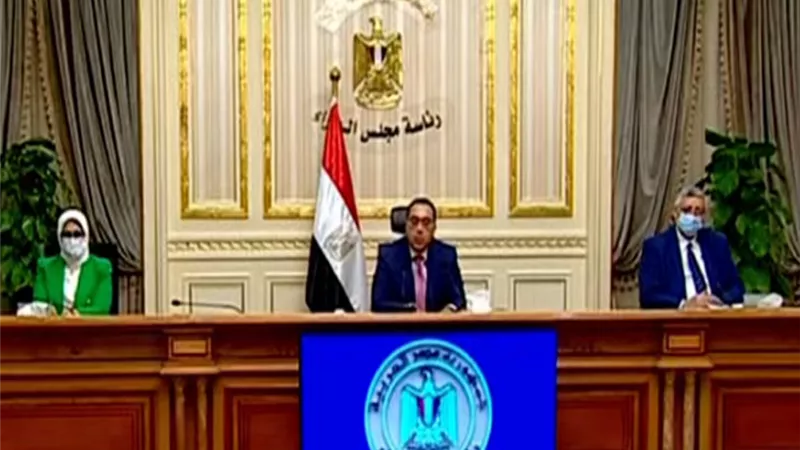 رئيس الوزراء يجتمع مع لجنة إدارة أزمة فيروس كورونا