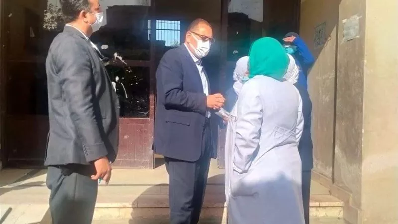 محافظ الشرقية يفاجئ العاملين بمستشفي بلبيس
