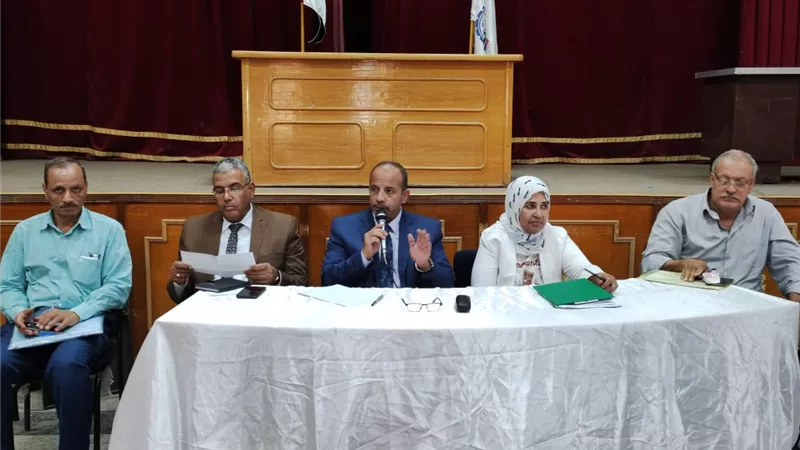 تعليم قنا يبحث سد العجز فى المدارس