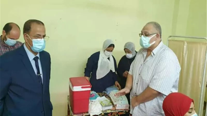 وكيل الصحة بالقليوبية يوجه بسرعة تسجيل وتطعيم المواطنين بلقاح كورونا دون انتظار