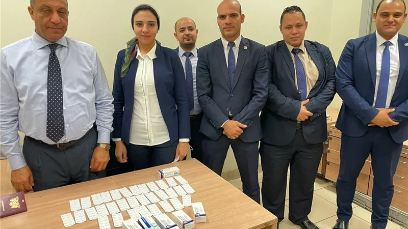 ضبط راكب أوروبي يحاول تهريب كمية من اقراص الترامادول عقب وصوله من أمستردام