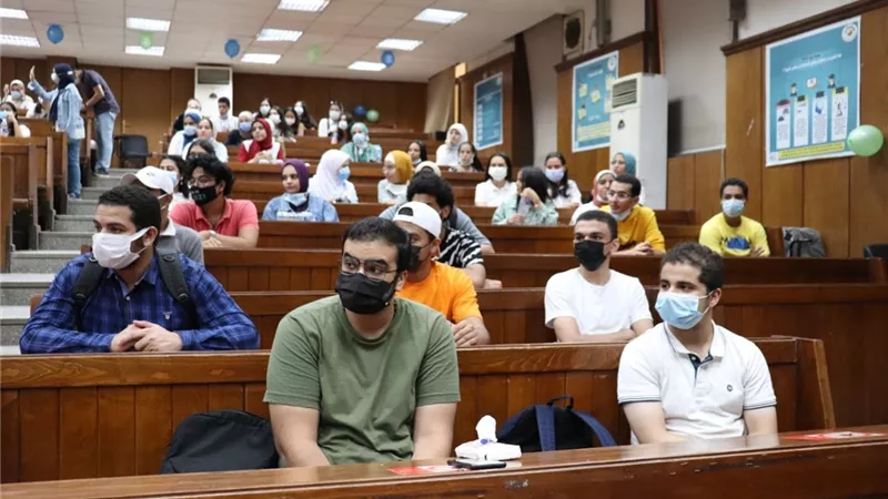 بيان من جامعة القاهرة بشأن تطعيم الطلاب بلقاح كورونا