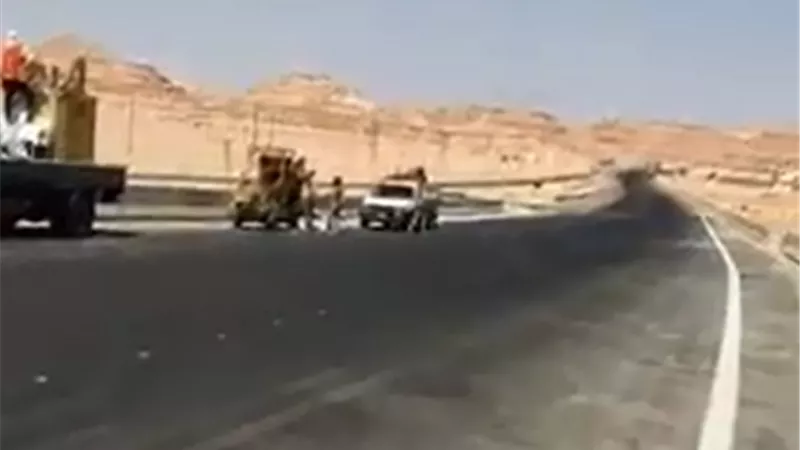بالفيديو ..استمرار اعمال التطوير بمدخل مدينة سيوة الجديد بتكلفة 60 مليون جنيه