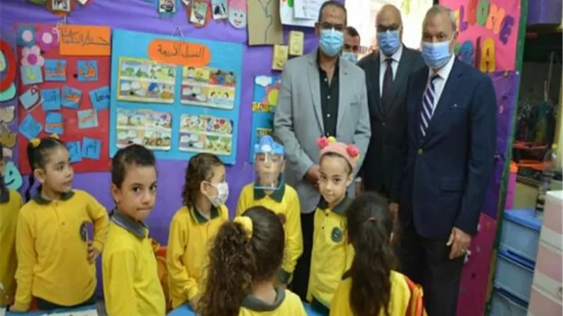 محافظ القليوبية ووكيل التعليم يتفقدان عددا من المدارس