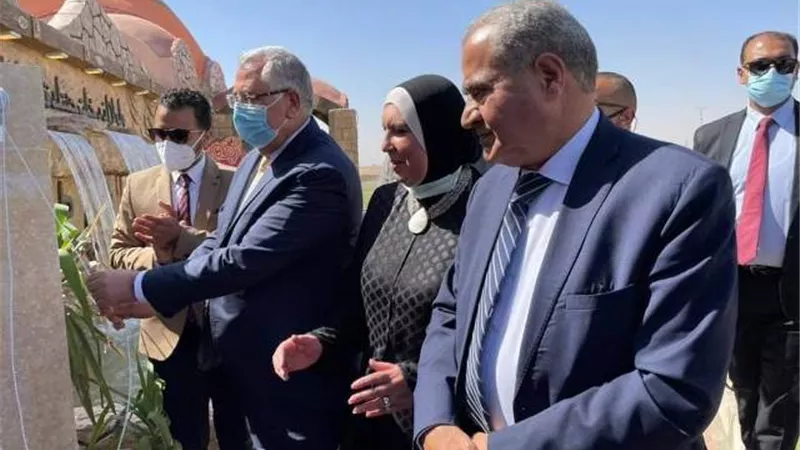 ذبح عجل بقري احتفالا بقدوم ٤ وزراء للوادي الجديد..صور