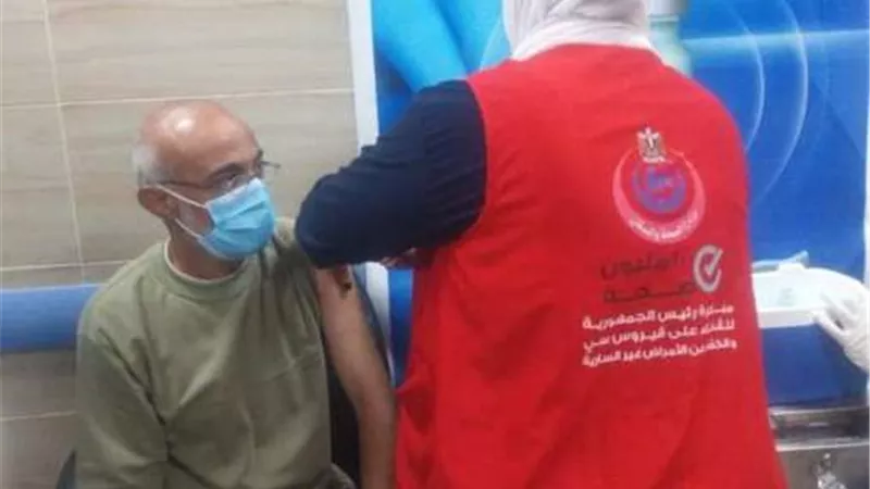 مراكز اللقاح بالسويس تواصل تطعيم المواطنين بلقاحات فيروس كورونا