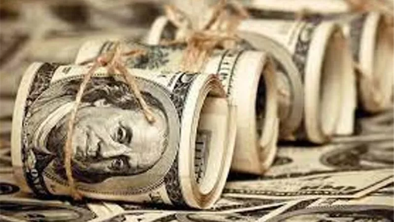 الدولار الأمريكى يرتفع لأعلى مستوياته في عام واحد