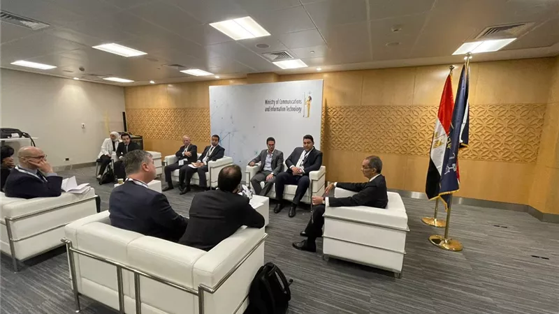وزير الاتصالات يبحث مع جوجل فتح آفاق التعاون في مراكز البيانات والحوسبة السحابية