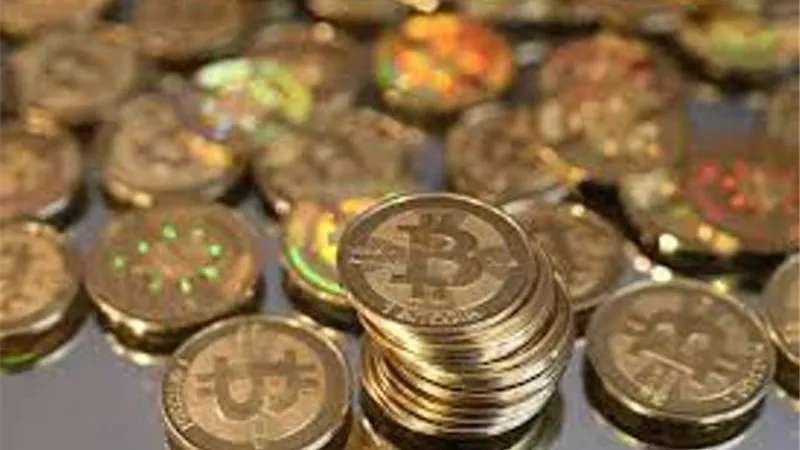 بيتكوين تتمسك بمستواها فوق الـ62 ألف دولار