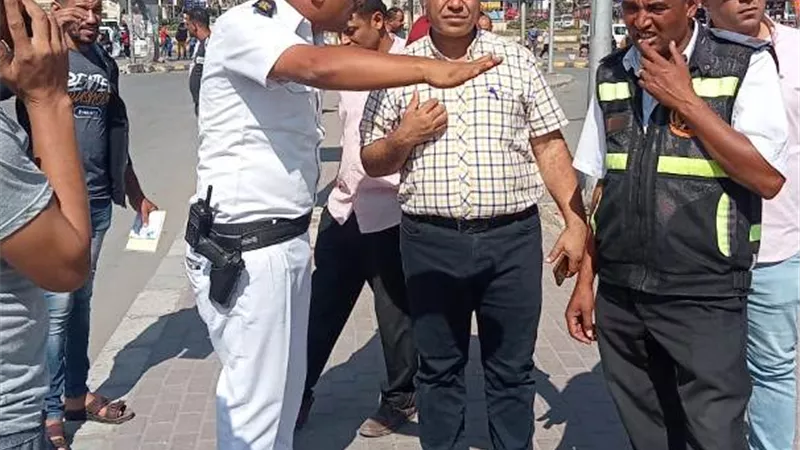 النجار: جهاز 6 أكتوبر يضرب العشوائيات بقوة ويزيل 5 أسواق بالتعاون مع الشرطة.. بالصور
