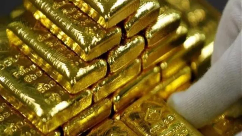 ارتفاع أسعار الذهب مع تراجع الدولار وعوائد السندات الأمريكية