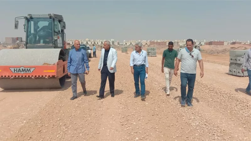 شاهد.. أخر تطورات أعمال تنفيذ الطرق المؤدية لمحطات القطار الكهربائى بالعاشر من رمضان