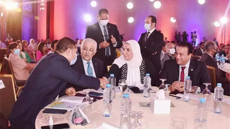 عمري والقباج يطلقان حملة محو أمية مليون مواطن