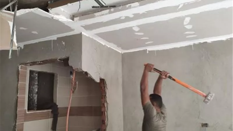 محافظة الجيزة تزيل ٦ حالات تحويل وحدات من الغرض السكنى للتجاري بحدائق الاهرام