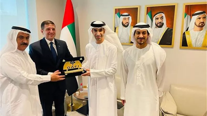 الاستثمار ووزير التجارة الخارجية بالإمارات العربية يبحثان تعزيز التعاون