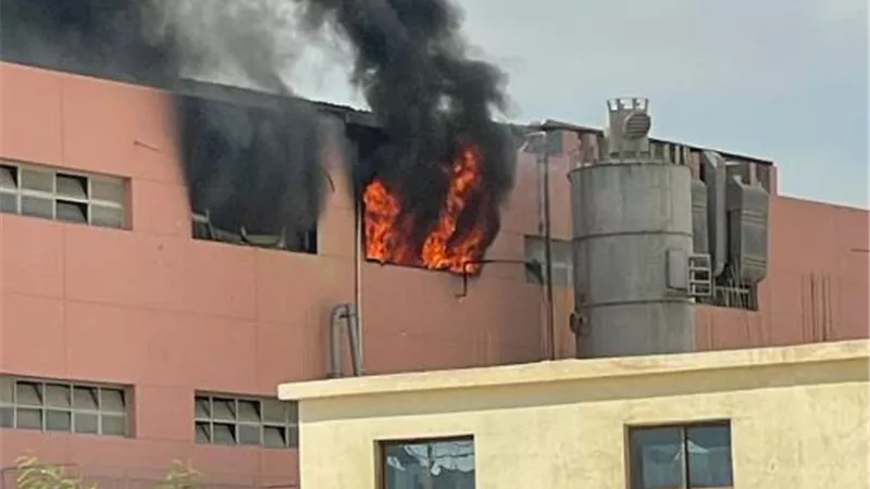 حريق هائل بالمنطقة الصناعية فى مدينة بدر والدفاع المدنى يحاول السيطرة.. بالفيديو