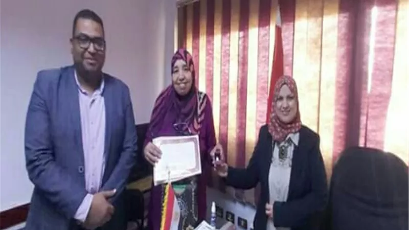 وكيل القوى العاملة بالقليوبية تُكرم مدير ادارة العمالة غير المنتظمة