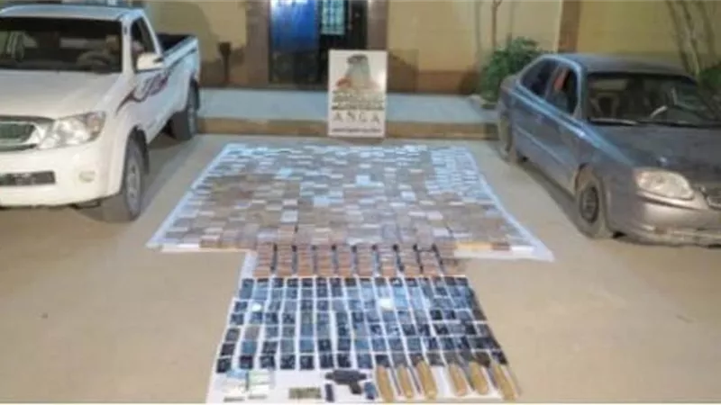 ضربة موجعة ضد تجار السموم.. ضبط 4850 طربة حشيش وكمية من الأفيون بحوزة تشكيل عصابي بالسويس