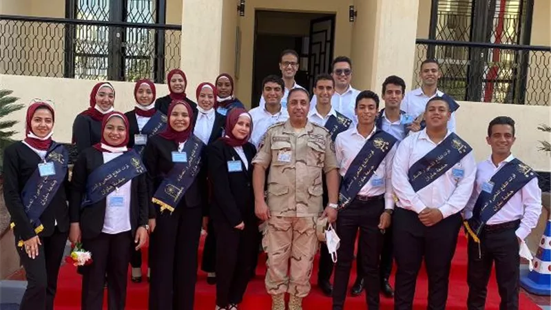 طلاب جامعة حلوان يشاركون السيسى افتتاح مشروع الإسكان فى حدائق أكتوبر.. بالصور