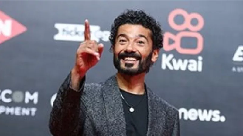 خالد النبوى يخطف الانظار على السجادة الحمراء بالجونة..صور