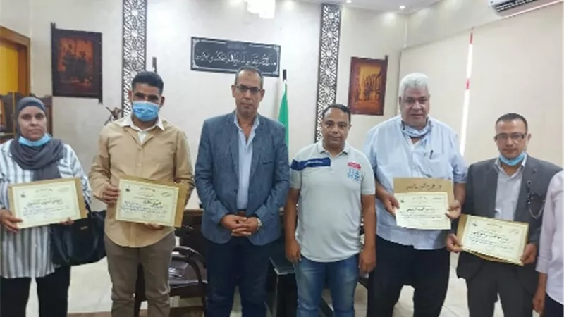 وكيل التعليم بالقليوبية يكرم توجيه المسرح لفوزهم بمراكز متقدمة على مستوى الجمهورية