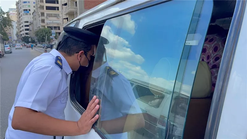 حملات مرورية مكثفة لالتزام السائقين بتعريفة الركوب وخطوط السير في المنصورة