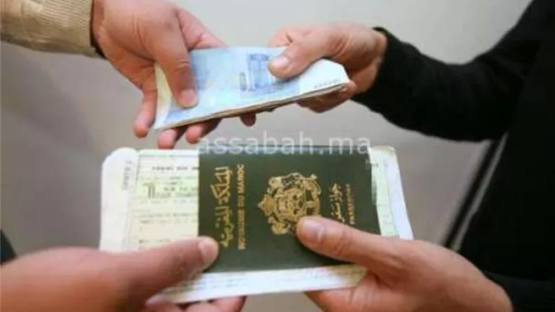 ضبط شخصين زورا تأشيرة دخول لدولة أجنبية