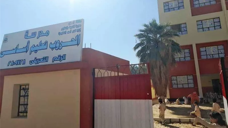 تأمين مواقع مشروعات حياة كريمة ووضع علامات إرشادية لسلامة داخل القرى باسوان