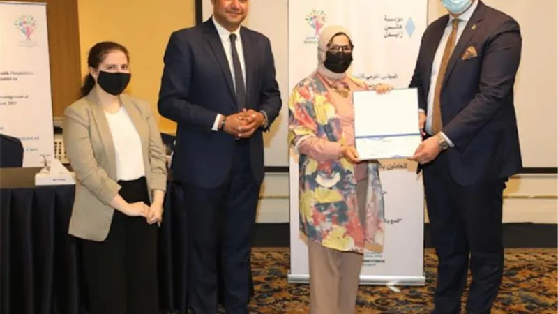 المجلس القومي للأشخاص ذوي الإعاقة يُكرم د.أحمد السبكي ويهديه درع المجلس