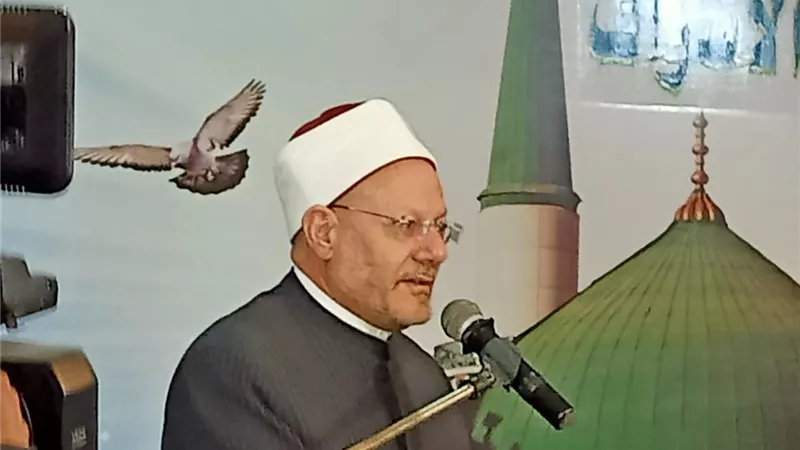 مفتي الجمهورية يشيد بتكريم نقيب الأشراف لأسرة المشير محمد حسين طنطاوي ومنحهم درع خاتم النبوة