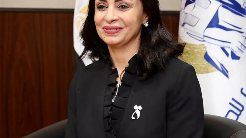 مايا مرسى تدعو السيدات للكشف المبكر على سرطان الثدى