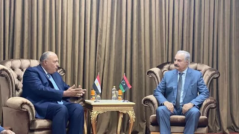 سامح شكري يلتقي حفتر ويؤكد دعم مصر الكامل لأمن واستقرار ليبيا