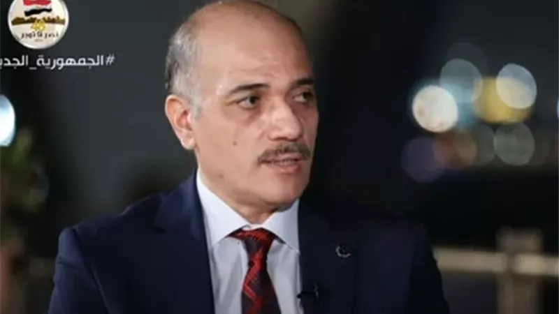 طبيب يحذر: الوجبات السريعة تزيد خطر الإصابة بأورام الثدي والقولون.. فيديو