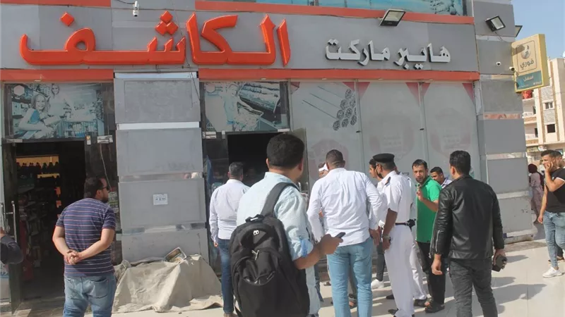 رئيس الجهاز: غلق وتشميع محال تجارية مخالفة بحملة جديدة بمدينة السادات.. صور