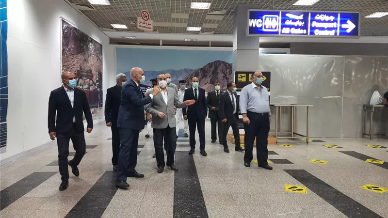 وزير الطيران المدنى يتفقد مطاري القاهره و شرم الشيخ