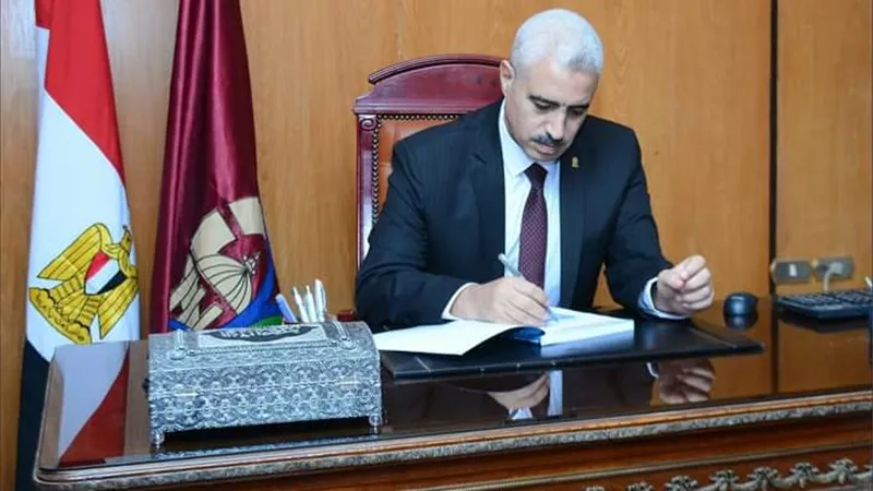 طارق حمزة وكيلاً لشئون الدراسات العليا والبحوث بكلية الآداب 
