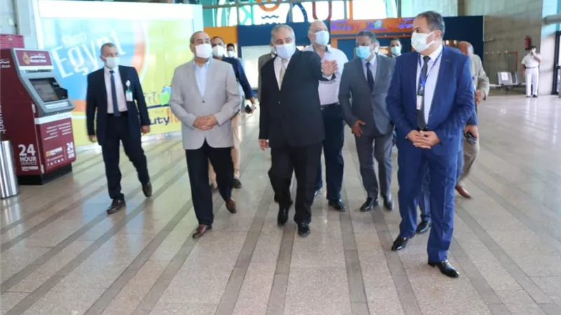 وزير الطيران المدنى يتفقد مطار الاقصر الدولى قبل انطلاق الموسم الشتوى