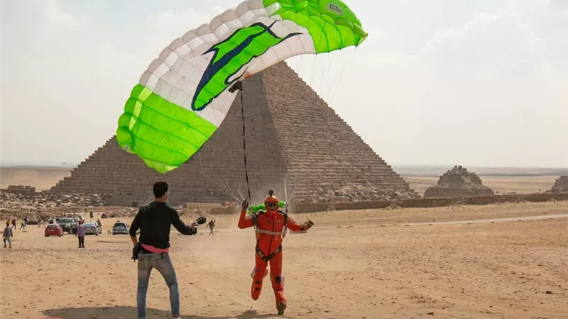 انطلاق الدورة الرابعة لمهرجان القفز الحر بالمظلات نهاية الشهر