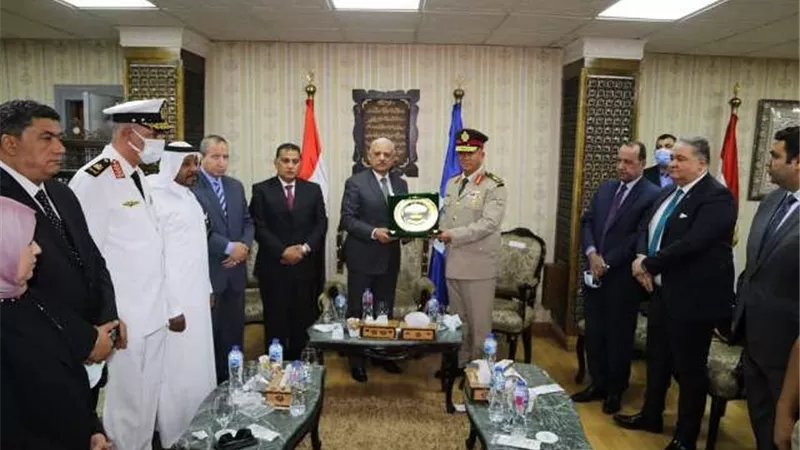 عبد المجيد صقر يستقبل القيادات للتهنئة بالعيد القومى للسويس.. بالصور
