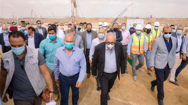 زكى والوزير يتفقدان مواقع العمل في مشروع استكمال أعمال تطوير ميناء العين السخنة