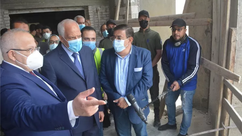 جوله تفقدية لمحافظ الجيزة ورئيس جامعة القاهرة لمستشفي ثابت ثابت للأمراض الباطنه والمتوطنة