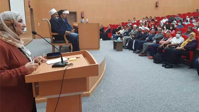 ندوة تثقيفية لقافلة البحوث الإسلامية مع طلاب كليتي الألسن والذكاء الاصطناعي بالغردقة