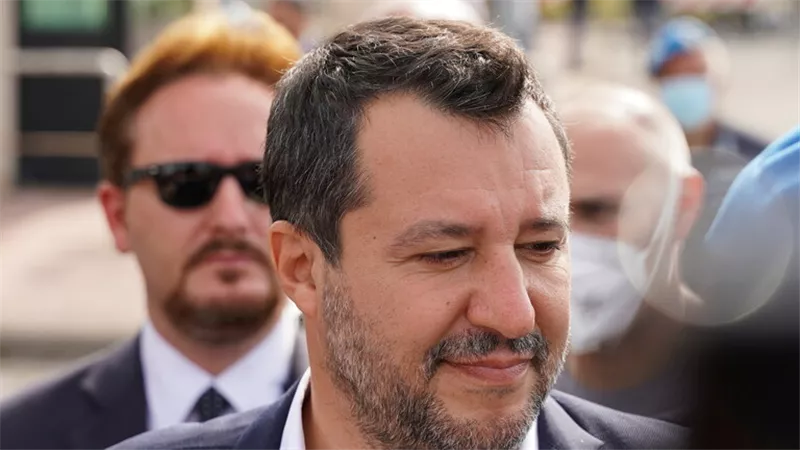 بدء محاكمة وزير الداخلية الإيطالي السابق بقضية منع إنزال المهاجرين من سفينة إنقاذ