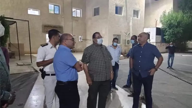 رئيس مدينة سفاجا يتفقد المستشفى المركزى استعدادا لإستقبال القافلة الطبية