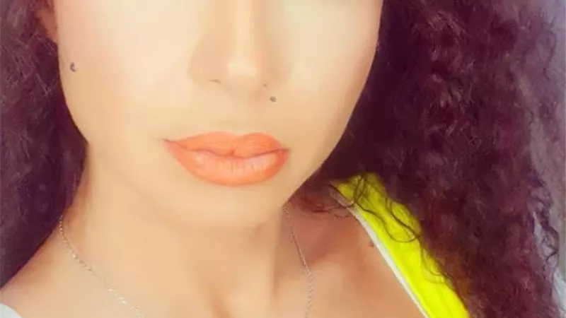 بالأصفر .. دوللى شاهين تشارك جمهورها أحدث ظهور