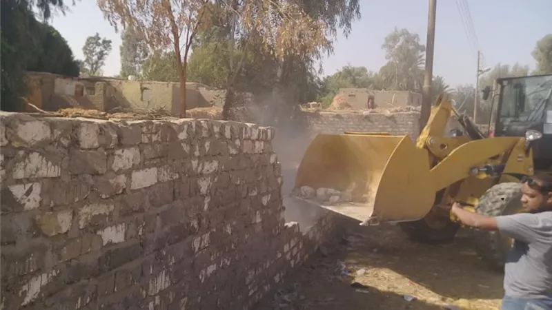 استرداد 18 فدان من أراضى الآثار و 8 الآف متر أملاك الدولة بنجع حمادي