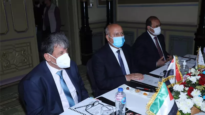 الوزير : القيادة السياسية وجهت بالعمل على زيادة التعاون والتبادل التجاري مع الأردن والعراق