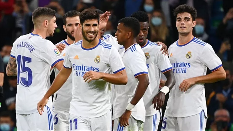 بنزيما وفينيسيوس جونيور يقودان ريال مدريد امام برشلونة